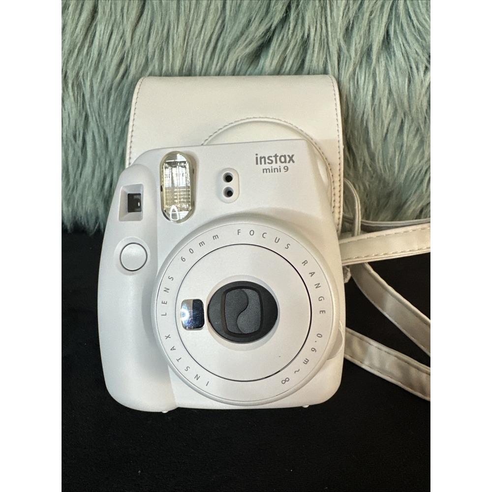Fujifilm Instax Mini 9 Instant Camera - Smokey White With Case Bag